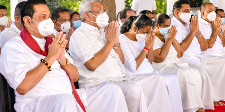 ජනපති-අගමැති කතරගමින් අවුරුද්ද අවසන් කරයි!