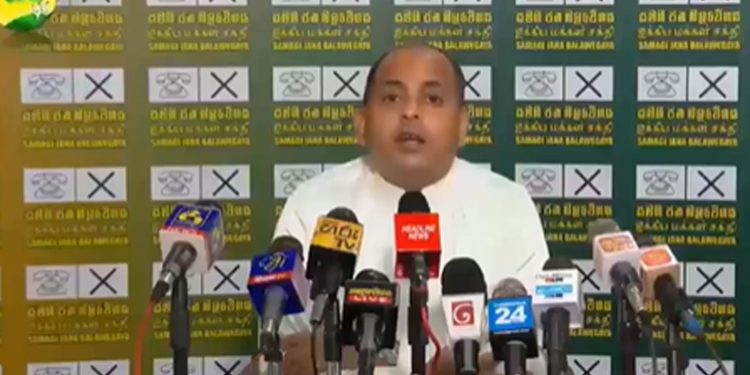 වර්ජනය දිගටම! සජබ මූලස්ථානයේ සිට මරික්කාර් පාර්ලිමේන්තු කතාව කරයි! (VIDEO)