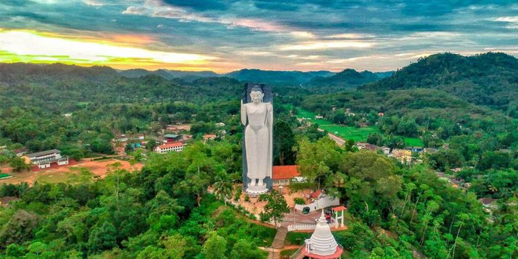 මව්ගුණ ගැන ලෝකයටම මතක සටහන් තියපු මොකද්ද මේ මාතෘගාම අඬහැරය…