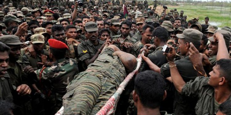 පණ පිටින් පනාගොඩට ගෙනාවාද? මහින්ද කනට ගැහුවද? ඔළුවට වෙඩි තිබ්බේ කව්ද? මැරුවේ කොළඹදීද? ප්රභාකරන්ගේ අන්තිම මොහොත ගැන කිසිවකු නොකරපු විශේෂ හෙළිදරව්ව!