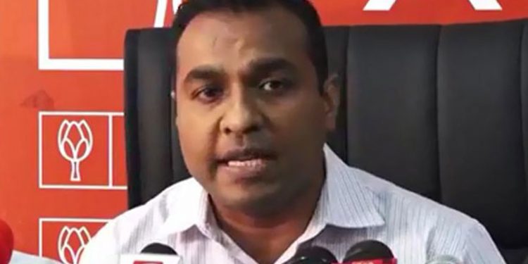 කොච්චර වැඩ කළත් මේ රටේ හොඳක් අහන්න බෑ! හොඳක් අහන්න නම් මැරෙන්නම ඕන! ආණ්ඩුවේ මන්ත්රී කියපු අහන්නම වටින කතාවක්! (VIDEO)