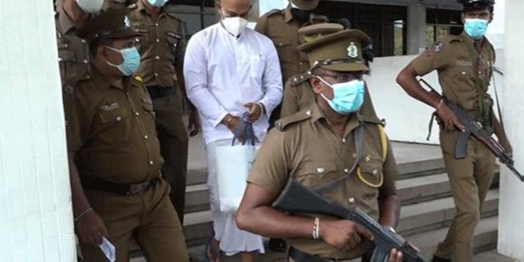 හිරගෙදර ඇතුළේ ඉඳන් රන්ජන් අලුත් සටනක් පටන් ගනී! උසාවියට ආපු වෙලාවේ කෙළින්ම කියලා දායි!