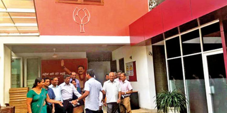 පොහොට්ටුවට සුපිරි කාර්යාලයක් හදලා දුන්න සුපිරි කෝටිපතියා කව්ද?
