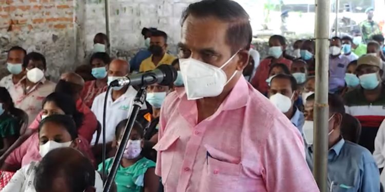2024 ඔබතුමා ජනාධිපති වෙයි! හැබැයි දැන්ම අපිට කියන්න ඔබතුමාගෙ විසඳුම් මොනවද කියලා! අවිස්සාවේල්ලට ගිය සජිත්ට මිනිස්සු මූණටම කියයි! (VIDEO)