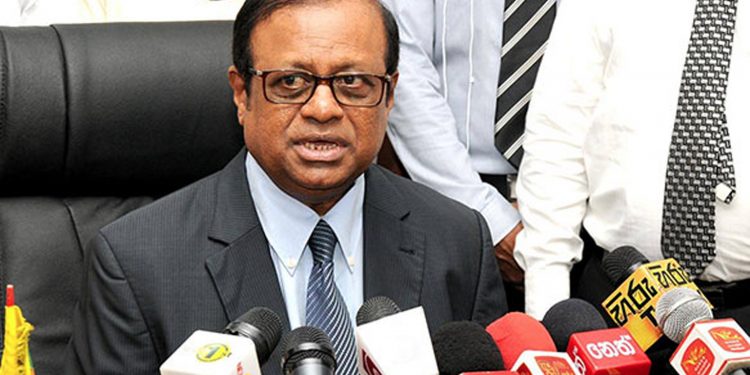 රටම අර්බූදයක තිබියදී ඇමැතිවරු රට සවාරි ගැසීම ගැන ඇමැති සුසිල් ‌කේන්තියෙන්! දැනුම කියෙන අය ළංකරගෙන නෑලු!