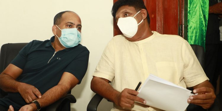 මිරිහානේ හූව ගැන සජිත් මුල්වරට කතා කරයි! වීඩියෝ එක ෂෙයාර් කරපු කාන්තාවක් CID එකට අරන් ගිය එක ගැනත් කියයි! (VIDEO & PHOTOS)