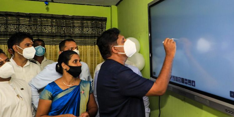තෙල් ටැංකි නිසා ගිනිගෙන තියෙන ත්රිකුණාමලයට සජිත් ගියේ ඇයි? (VIDEO & PHOTOS)