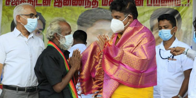සාමයේ පණිවුඩයත් අරන් සජිත් යාපනයට යයි! ද්රවිඩ ජනතාව උණුසුම් ලෙසින් සජිත්ව පිළිගනී! (VIDEO & PHOTOS)