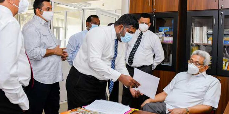 ආපු ගමන් ගියා වගේ ගෝඨා ආයෙත් රජයේ ආයතනවලට යන්න පටන් ගනී! අද ගිහින් කෘෂිකර්මෙට!