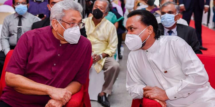 කැබිනට්ටුවට එරෙහිව උසාවි යාමෙන් පසු පළමු වරට විමල්-ගෝඨා මුහුණට මුහුණ හමුවක්! (PHOTOS)