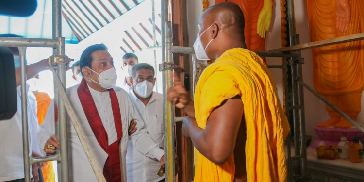 මහින්ද සමන්තභද්‍ර හිමියන්ගේ උමංදාව බලන්න ගිහින්! (PHOTOS)