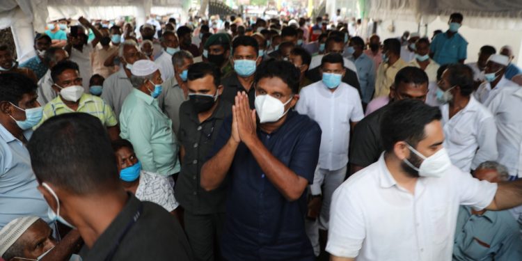 ආණ්ඩුව තිත්ත වෙලා ඉවරයි! හැබැයි විකල්පය ඔය කයිවාරුකාරයන් නොවෙයි! (VIDEO & PHOTOS)
