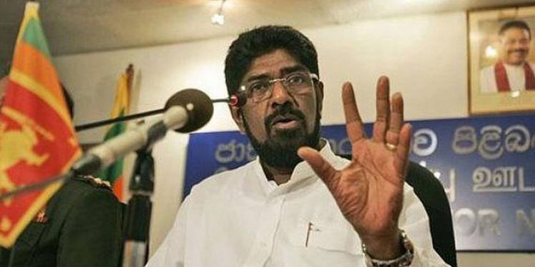 ඩොලර් ප්‍රශ්නෙ නිසා බෙහෙත් ගේන එකත් ප්‍රශ්නයක් වෙන්න පුලුවන්! ඒ නිසා සෞඛ්‍ය ආරක්ෂා කරගෙන ඉන්න! ලංකාවේ සෞඛ්‍ය ඇමැති ජනතාවට දැනුම් දෙයි!