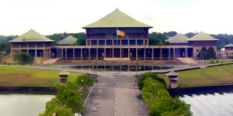 පක්ෂ නායකයින් හදිසියේ පාර්ලිමේන්තුවේ රැස්වෙයි!