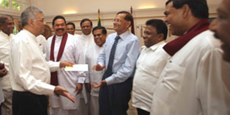 කකුලෙන් අදින්න එපා! බැසිල්ට උදව් කරන්න! රනිල් ප්‍රසිද්ධියේම කියයි!