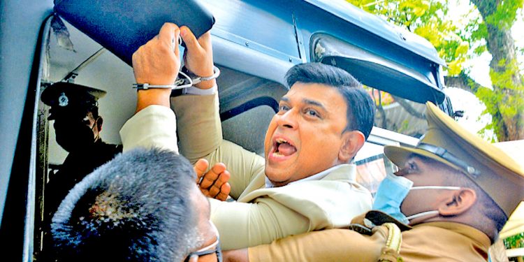 සටන සාර්ථක වෙයි! රන්ජන් එක නිදහසක් ලබා ගනී!