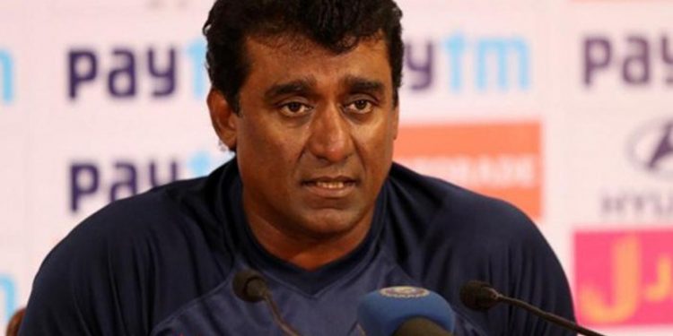රුමේෂ් ක්රිකට් පිල බාර ගනී!
