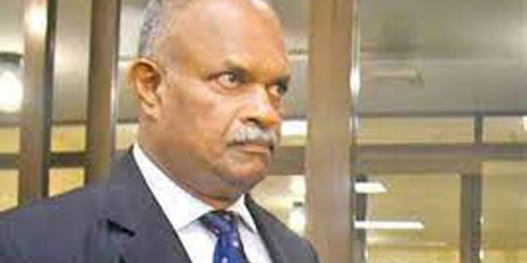 නිහඬව හිටපු ශානි ජනාධිපති කොමිසමට අභියෝග කරමින් එළියට එයි!