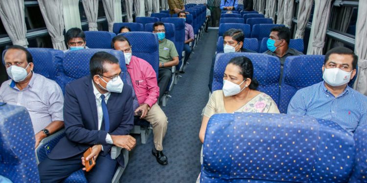 කෑම-බීම-TV-ඒසී එක්ක සුපිරි කෝච්චියක් කොළඹින් යාපනයට දුවන්න පටන් ගනී! ඔන්ලයින් බුක් කරන්නත් පුළුවන්!