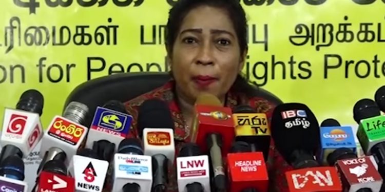 හූ තියපු පෝස්ට් එක ෂෙයාර් කරපු කාන්තාවක් CID එකට අරගෙන ගිහින්! මෙන්න කාන්තාව කියන කතාව! (VIDEO)
