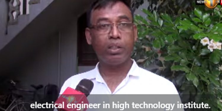 කැමැත්ත නොදුන්නාට පොලිස් නිලධාරියාගේ දියණියව කපලා කොටලා! පැමිණිලි 7ක් දැම්මත් කිසිම වැඩක් වෙලා නෑ! පොලිස් තාත්තා පොලිසියටම දෙස්දෙවොල් තියයි! (VIDEO)