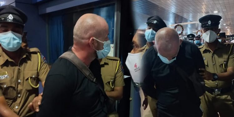 පාන්දර කටුනායක පුංචි යුද්ධයක්! කොමාන්ඩෝ එකත් බහී! වහල දිගේ දුවපු WANTED PERSON කව්ද?