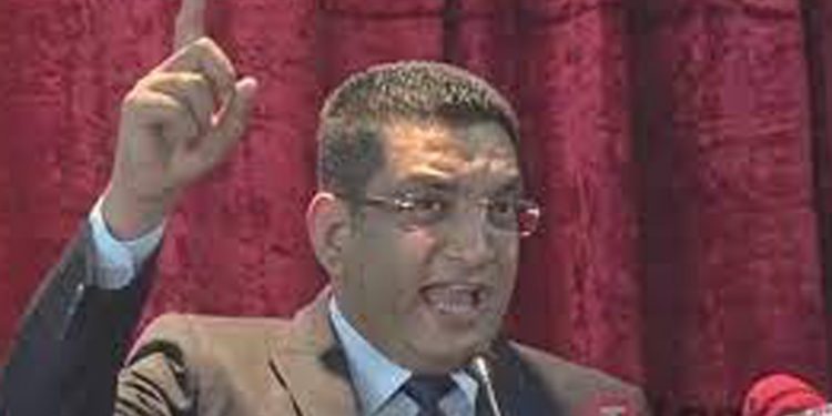 වැඩවර්ජන තහනම් කිරීමට අධිකරණ ඇමැති සූදානම් වෙයි! ව්‍යවස්ථාවට වගන්තියක් එක් කළ යුතු බවත් කියයි!