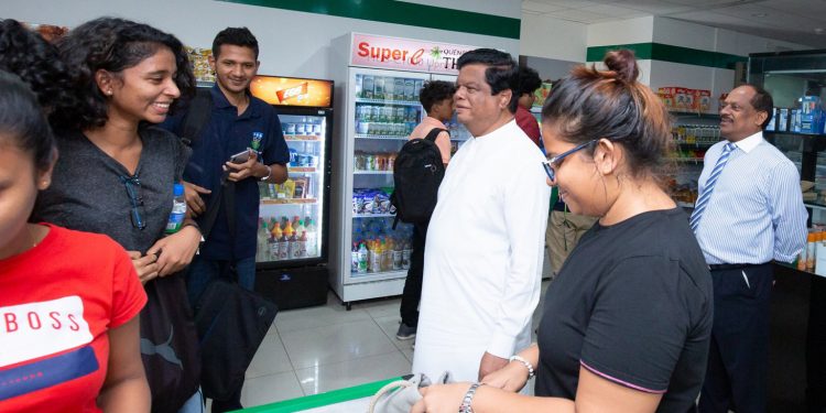 බන්දුල කාන්තාවකගෙන් හොඳට අහගෙන! කතරගමදි!