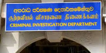 රහස් පොලිසියේ පස්වැනි තට්ටුවෙන් කාන්තාවක් බිමට පනී!