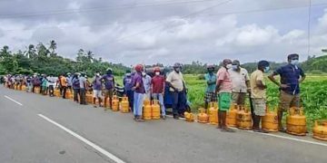 අපිට වෙච්ච දේම අල්ලපු රටවල්වලටත් වෙලාද? නැත්නම් මේක අපේ උන්ම කරගත්ත විනාශයක්ද? මේ කියන කතා ඇත්තද?