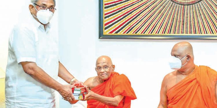 ජනපති දෙපාරක්ම අභයාරාමයට ඇවිත් පැය ගණනක් ගත කරයි!