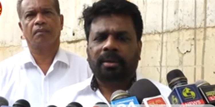 අනුර කුමාරයි-ලාල්කාන්තයි මල්වතු-අස්ගිරි මහනාහිමිවරුන් බැහැදකින්න මහනුවරට යයි! ගෝඨා ගැන මෛත්රී ගැන සුසිල් ගැන කතා කරයි! (VIDEO)