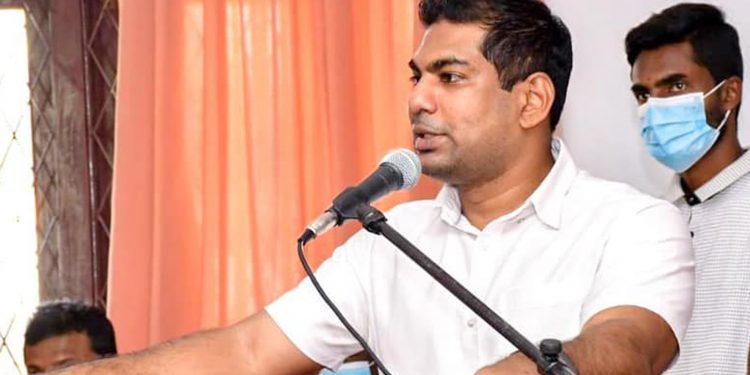 හරීන් ස්වර්ණවාහිනියට කියලා බ්රහස්පතින්දා බෑ කියලා! එහෙමනම් ඕන දවසක් දාගන්න අපි එනවා! විවාදය උණුසුම් වෙයි! (VIDEOS)