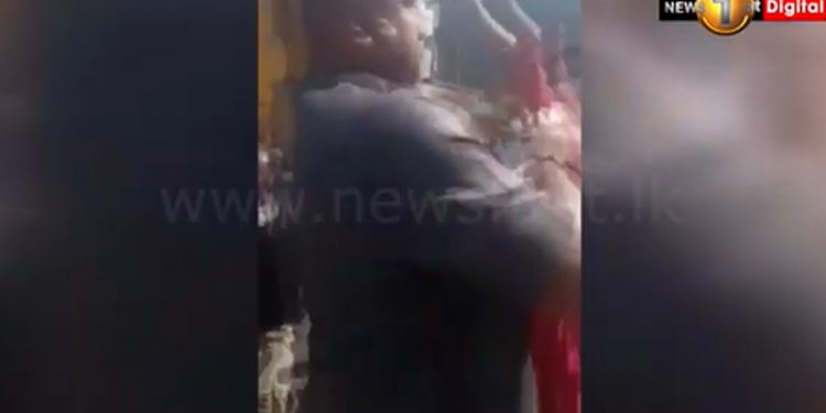 ගෑනුන්ට ගහන මහරගම නගරාධිපති දෙනෝදාහක් සෙනග මැද්දේ චණ්ඩියෙක් වෙයි! (VIDEO)