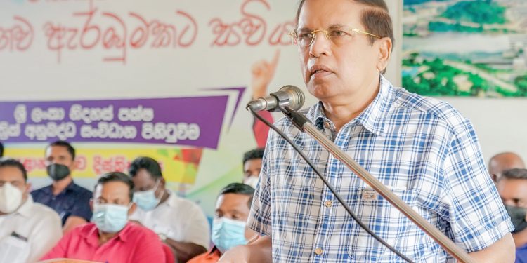 මෛත්රීගෙන් යළිත් රාජපක්ෂවරුන්ට දැඩි ප්රහාරයක්! රනිල්ගේ ‘වටපඩයන්’ ගැනත් හෙළිදරව්වක්! පක්ෂය ඇතුළේ ඉඳන් පිහියෙන් ඇන්න අය ගැනත් කියයි! (VIDEO)