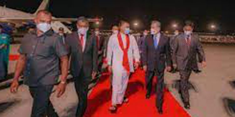 චීන විදේශ ඇමැති පිළිගන්න ජී.එල්. නැතිව නාමල් ගියේ මොකටද? ෆොන්සේකා රහස හෙළිකරයි!