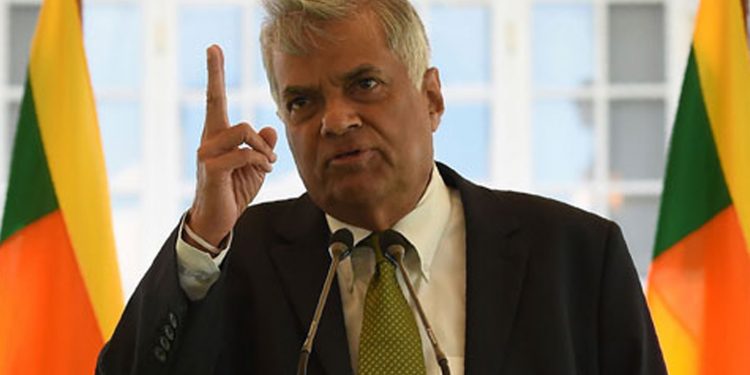 හොරකම් ගැන ඇහුවා කියලා රනිල්ට මල පනී! මම හොරෙක් නෙමෙයි කියලා පිළිගන්න බල කරයි! සාකච්ජාව නවතී! (VIDEO)