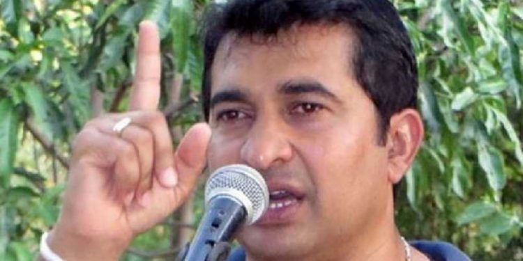 ඇමැති රොෂාන් එක්සත් රාජධානියේදී කොරෝනා හදාගනී!