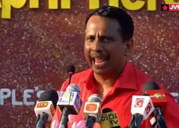දඬුවම් නෑ! ජවිපෙ ආණ්ඩුවක් හැදුවාම ලොකු හොරුන්ට බේරෙන්න පුලුවන් විදිහ මෙන්න සමන්ත කියනවා! නම් එළිකරන්නෙත් නෑලු! පොඩි හොරු අල්ලන්නෙත් නෑලු! මරු.. මරේ මරු..! (VIDEO)