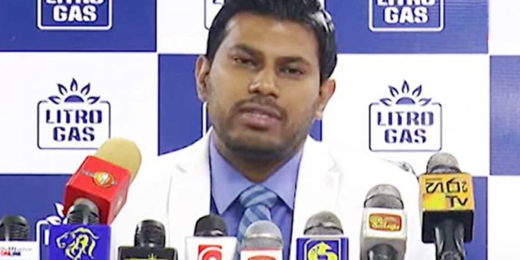 වෑල් මාරු කරනවාලු! ඒ නිසා හරියට ගෑස් දෙන්න තව සති 3ක් විතර යයි! ඒක හොඳයි දැන්වත් වෑල් මාරුවෙලා කියලා තේරුම් ගත්ත එක!