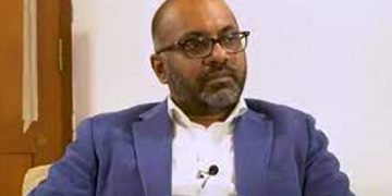 සුදුළූණු වංචාව රටට හෙළි කළ පාරිභෝගික අධිකාරියේ හිටපු ලොක්කාට රට යාම තහනම්! ගුවන්තොටුපොළේදී නවතා ගනී! බලද්දි සුදුළූණු නඩුවේම සැකකාරයෙක් කරලා! (VIDEO)
