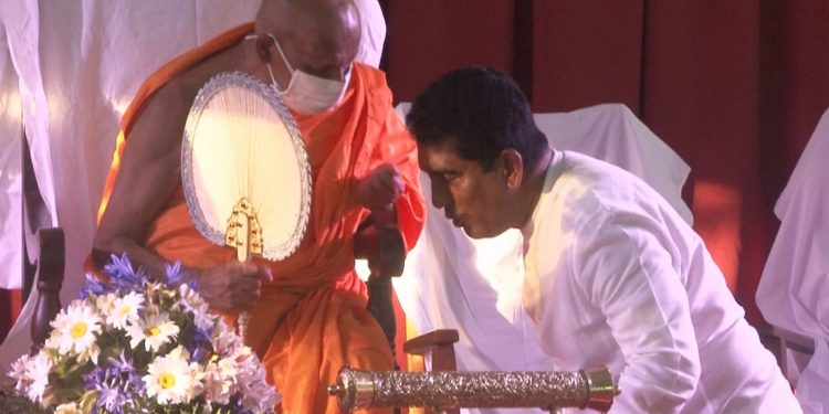 හයිවේ එකේ නුවරටම යන්න පුලුවන් දිනය ජොනී අනුනායක හිමියන්ට හරියටම කියයි! (PHOTOS)