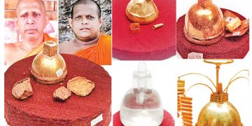 දේවානම්පියතිස්ස රජතුමනි… ඔබවහන්සේ සසුනට පූජා කළ සධාතුක රන් කරඬු හොරු අරන් ගිහින්! හොයාගන්න විදිහක් නෑ! පුළුවන්නම් හොයලා දෙන්න!