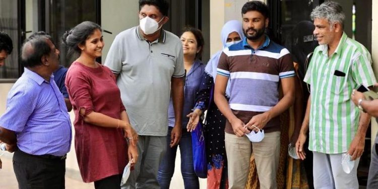 දේශපාලනය කරන ගමන් ශාස්ත්රපති විභාගයත් ඉවර කරලා! සජිත් රටට හොඳ ආදර්ශයක් දෙයි!