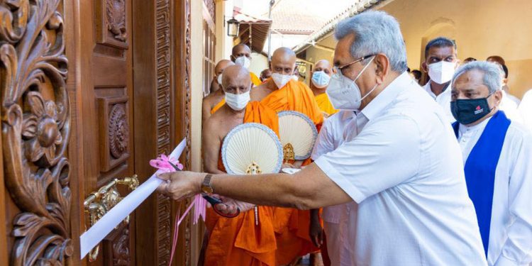 ජනපති මහනුවරදී මාත්ගමුව පන්සල සඟසතු කොට පූජා කරයි! (PHOTOS)