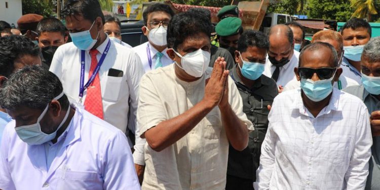 ආණ්ඩුව මිනිස්සුන්ට තෑගි දෙන්න පටන් අරන්! මේක තමයි දුන්න අලුත්ම තෑග්ග! (VIDEO & PHOTOS)