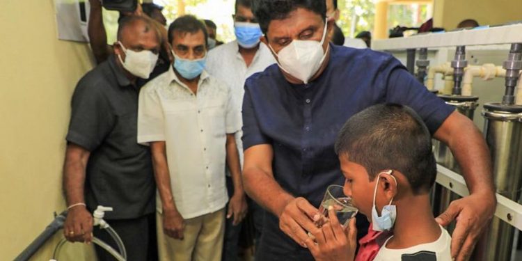 පෙරදිග ධාන්යාගාරයේ වෙළෙඳ ඇමැති පාකිස්තානෙට ගිහින් කන්න හාල් ඉල්ලනවා! (VIDEO)