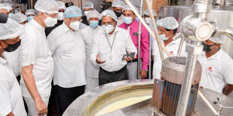 ඊයේ කෝච්චි බලන්න ගිය ජනපති අද කිරි බලන්න ගිහින්!