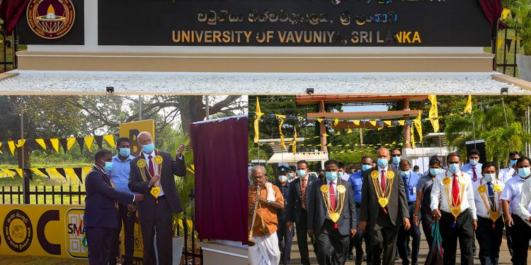 ලංකා බැංකුවේ අනුග්‍රහයෙන් ඉදිවූ වවුනියාව විශ්වවිද්‍යාලයේ නව නාමපුවරුව විවෘත වෙයි…