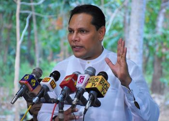 දයාසිරිගෙ ගෙදර වහළෙ උඩ ලොකු ප්රශ්නයක්!